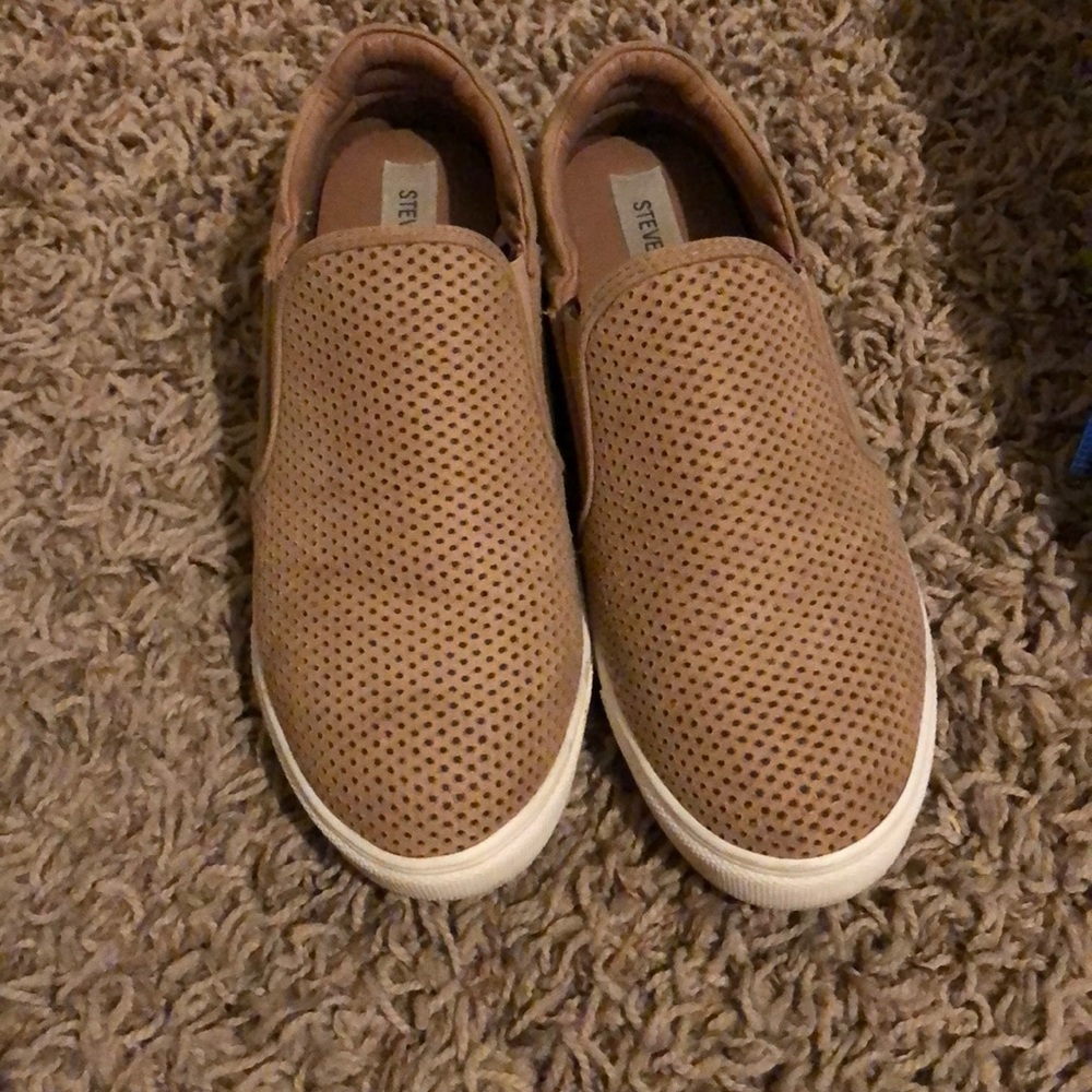 Steve Madden slip on sneakers.  Sand color